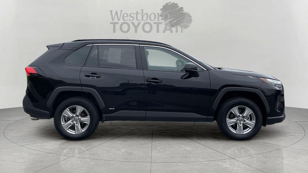 2025 Toyota RAV4 HYBRID LE — фото 8
