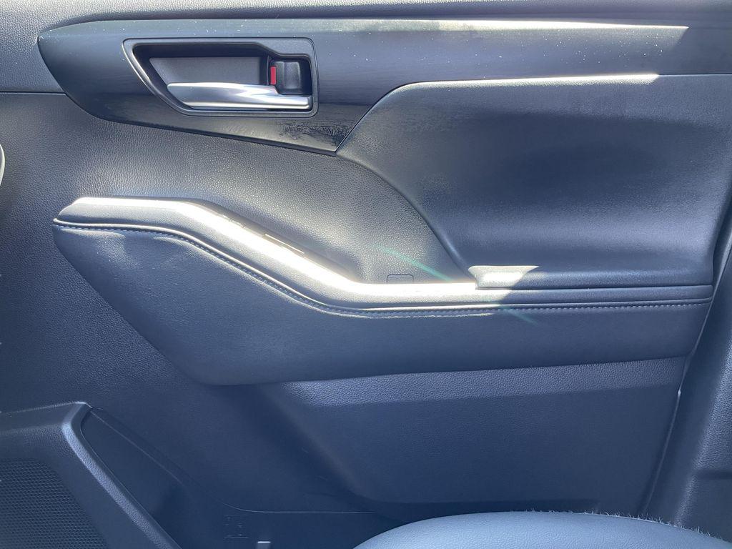 2025 Toyota HIGHLANDER XSE thumbnail 15