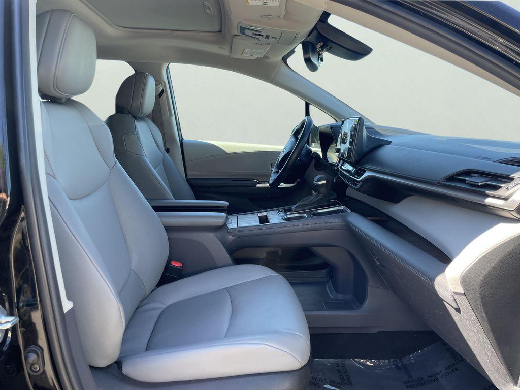 صورة مصغرة 12 لـ 2023 Toyota SIENNA XLE