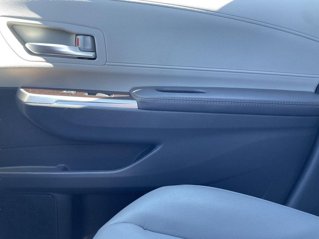 صورة مصغرة 14 لـ 2023 Toyota SIENNA XLE