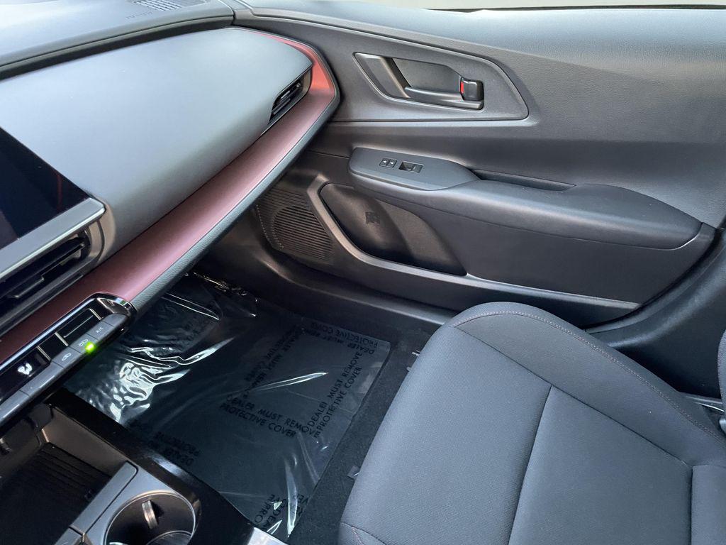 2023 Toyota PRIUS PRIME SE thumbnail 25