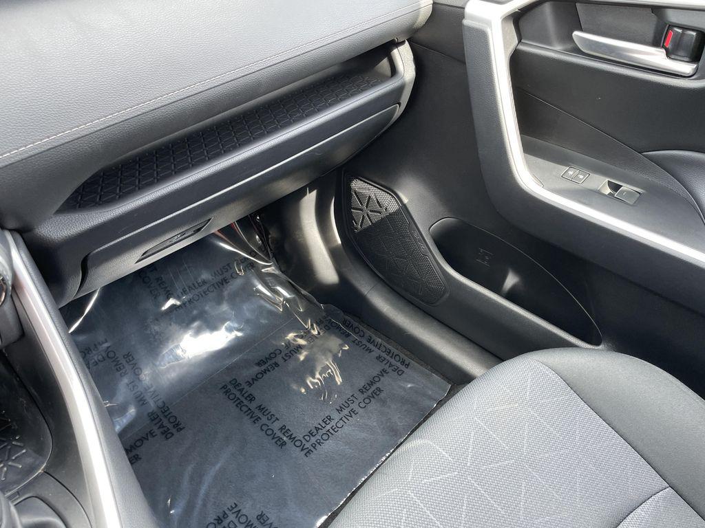 صورة مصغرة 25 لـ 2025 Toyota RAV4 XLE