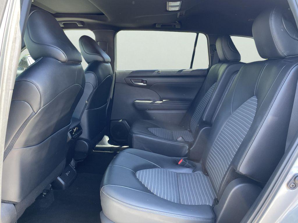 صورة مصغرة 11 لـ 2025 Toyota HIGHLANDER XLE