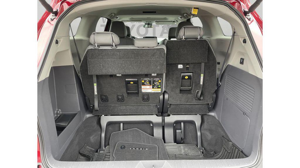 TOYOTA SIENNA - 8