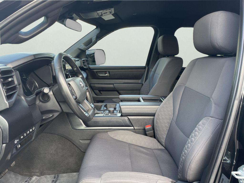 صورة 10 لـ 2025 Toyota TUNDRA SR5