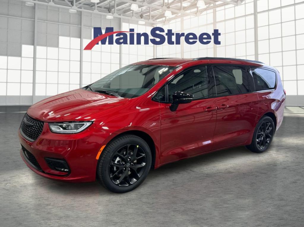 New 2026 Chrysler Pacifica Select