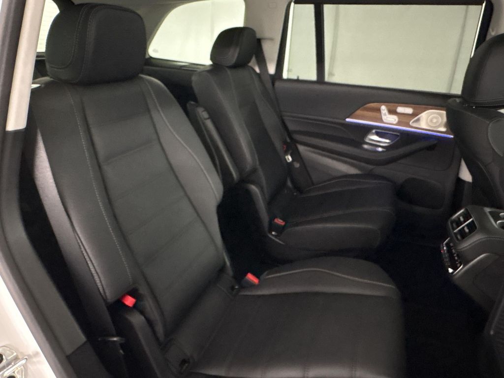 2026 Mercedes-BENZ GLS — миниатюра 30