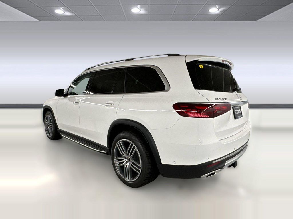 2026 Mercedes-BENZ GLS — фото 3