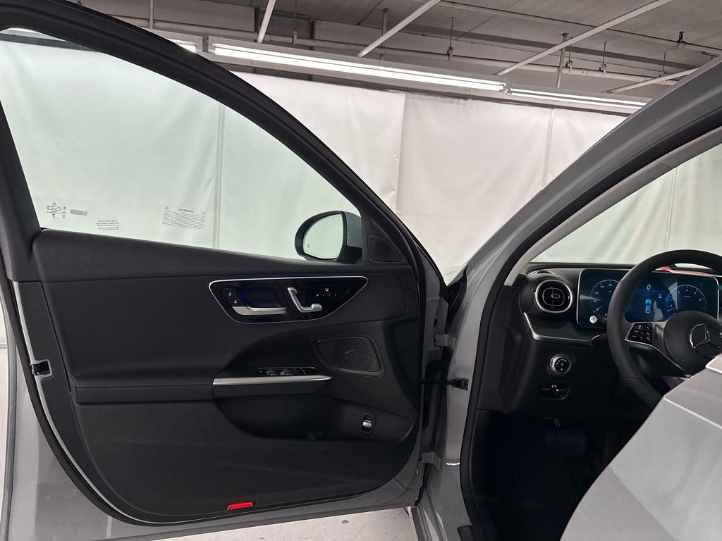 2026 Mercedes-BENZ C-CLASS — миниатюра 18