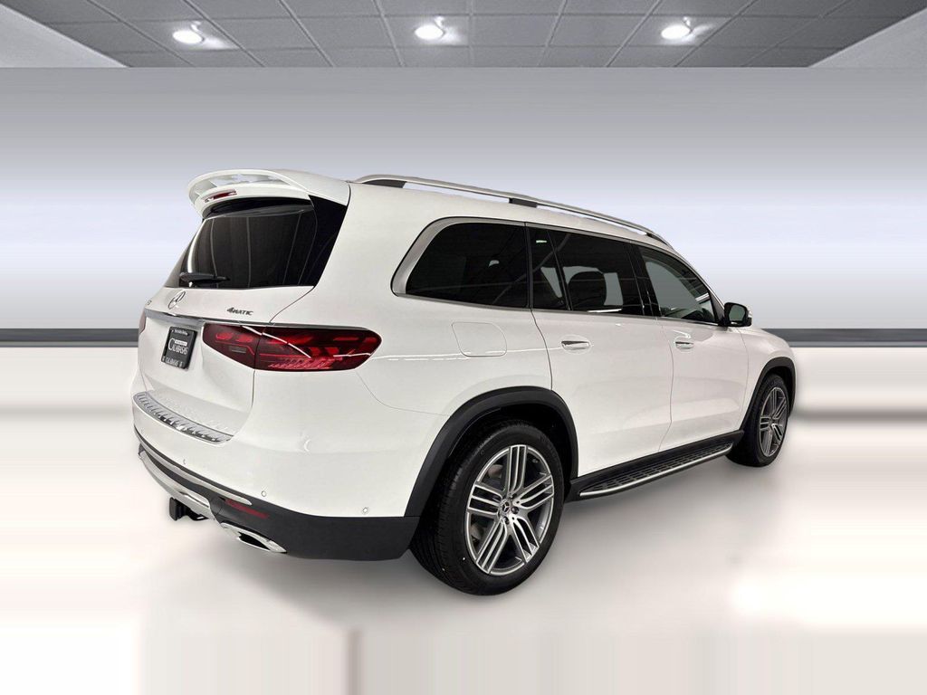 2026 Mercedes-BENZ GLS photo 8
