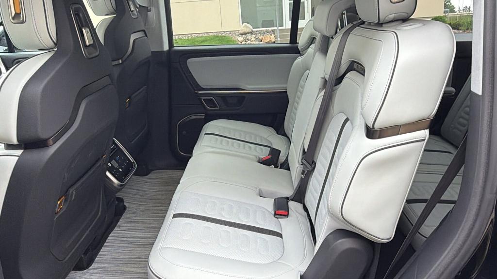 2024 Rivian R1S ADVENTURE QUAD MOTOR LARGE PACK 缩略图 11