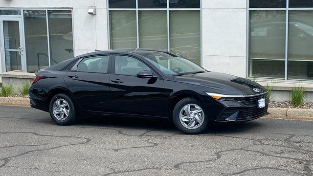 New 2026 Hyundai ELANTRA SE