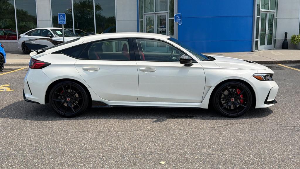 صورة 5 لـ 2023 Honda CIVIC TYPE R BASE