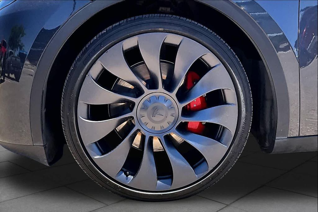 TESLA MODEL Y PERFORMANCE DUAL MOTOR ALL-WHEEL DRIVE - 10