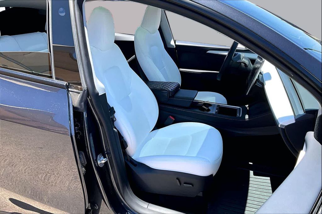 TESLA MODEL Y PERFORMANCE DUAL MOTOR ALL-WHEEL DRIVE - 8