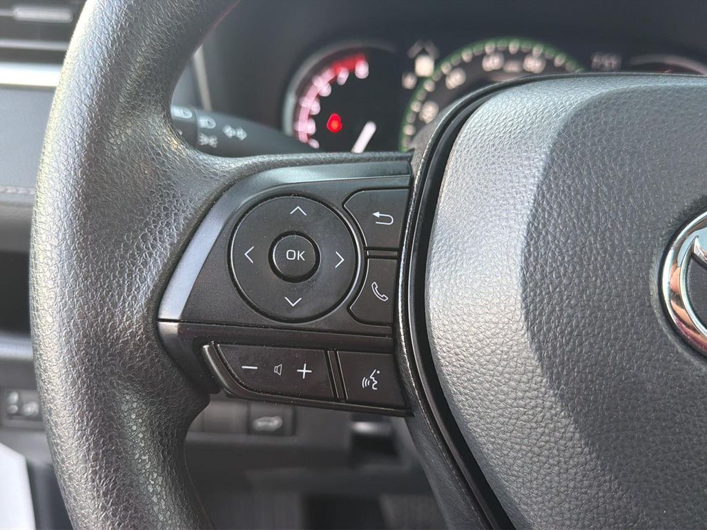 صورة مصغرة 21 لـ 2024 Toyota RAV4 XLE