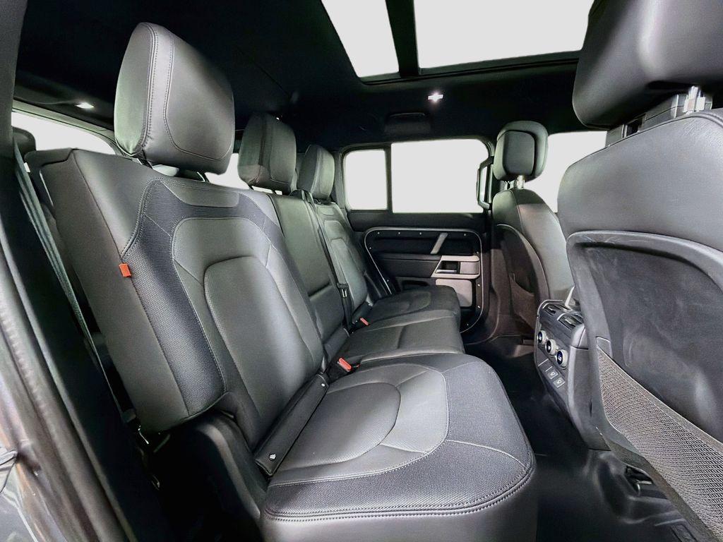 2024 LAND Rover DEFENDER 130 P400 X-DYNAMIC SE — фото 30
