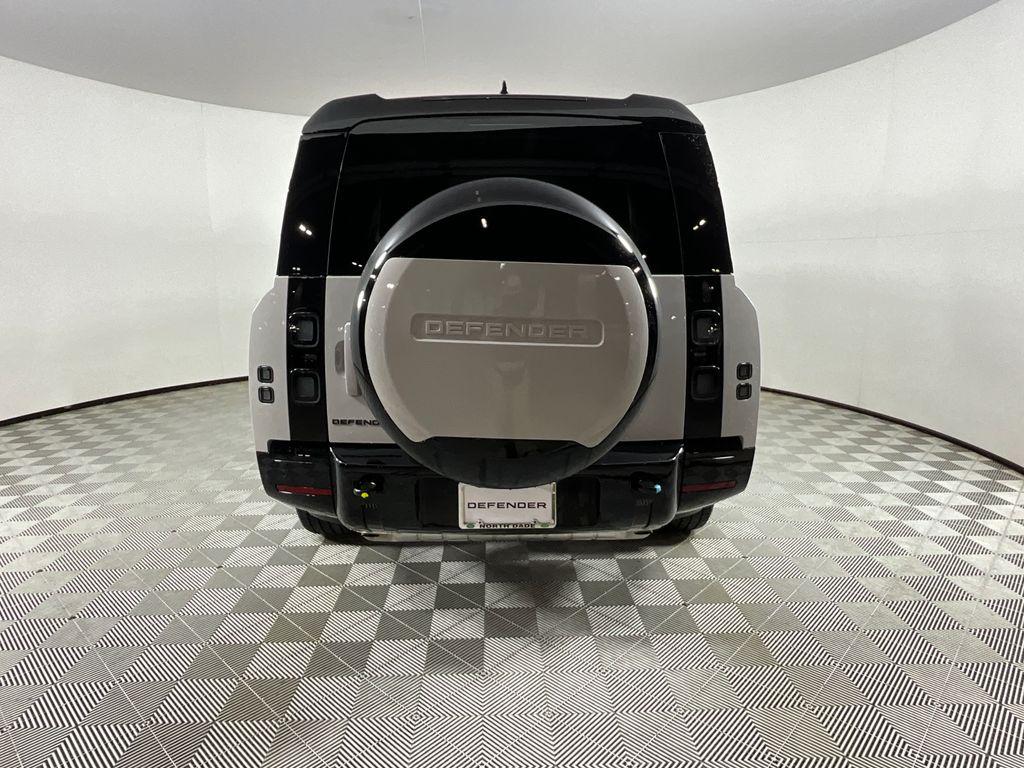 صورة 7 لـ 2026 LAND Rover DEFENDER X-DYNAMIC SE
