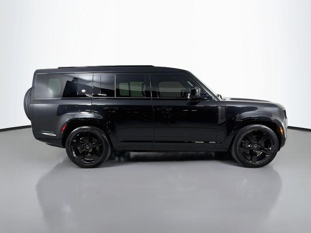 2023 LAND Rover DEFENDER 130 X-DYNAMIC SE — фото 4