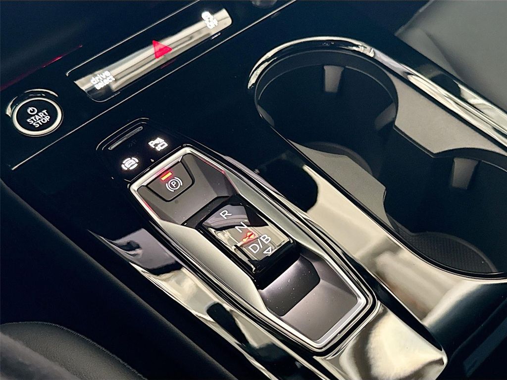 صورة مصغرة 17 لـ 2027 AUDI Q6 E-TRON PREMIUM QUATTRO