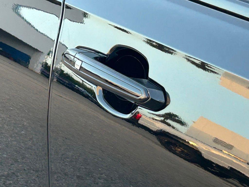 2023 Cadillac CT4-V V-SERIES — миниатюра 18