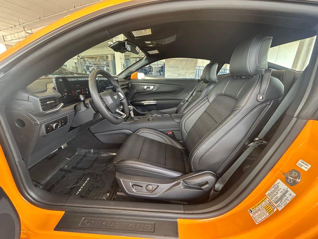 صورة 9 لـ 2026 FORD MUSTANG ECOBOOST PREMIUM