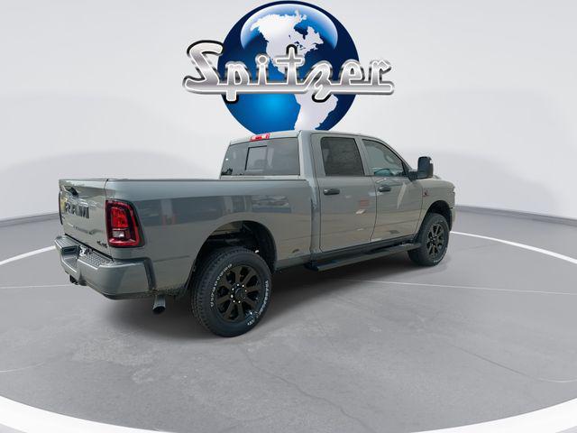 صورة 9 لـ 2026 RAM 2500 BLACK EXPRESS CREW CAB 4X4 6'4' BOX