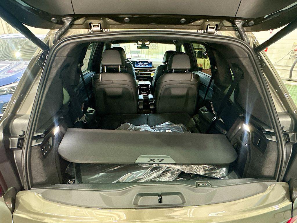2027 BMW X7 M60I — миниатюра 28