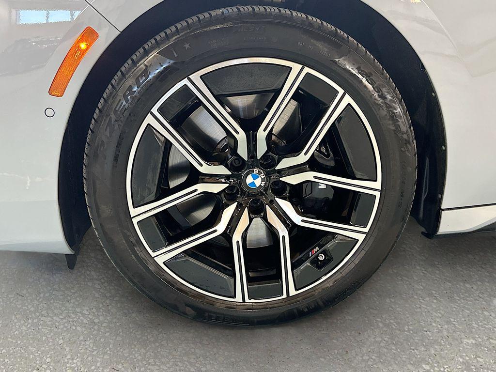 صورة مصغرة 32 لـ 2025 BMW 740 XDRIVE