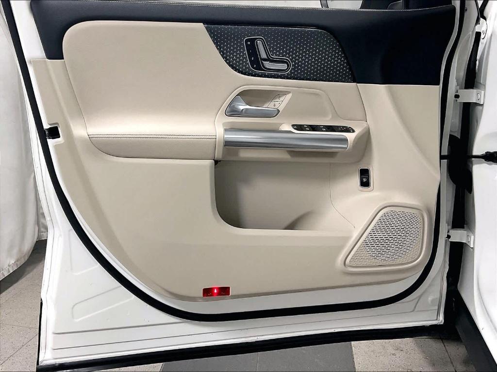 MERCEDES-BENZ GLA - 9