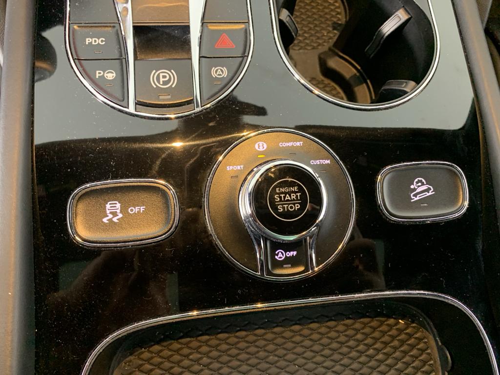 2023 Bentley BENTAYGA V8 — миниатюра 17