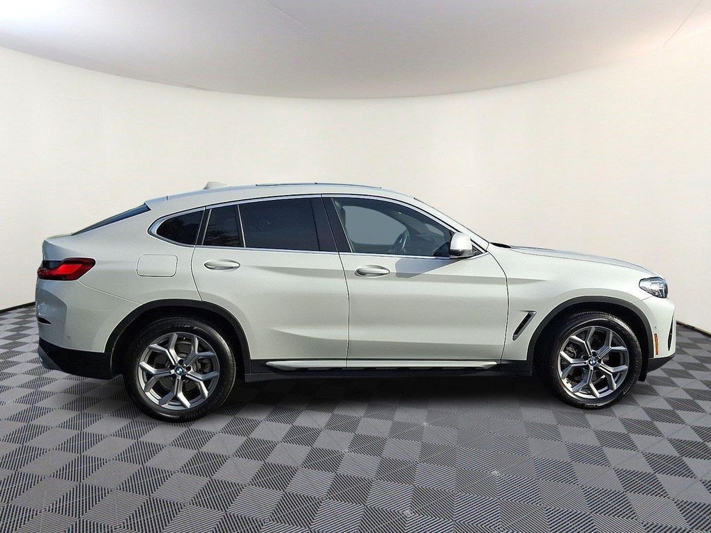 صورة 7 لـ 2024 BMW X4 XDRIVE30I