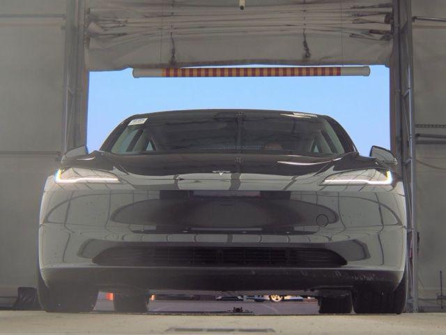 TESLA MODEL 3 LONG RANGE - 4
