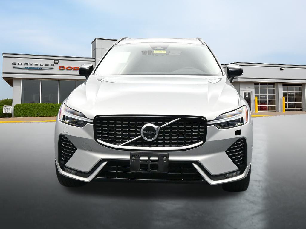 صورة 8 لـ 2023 Volvo XC60 B5 PLUS DARK THEME