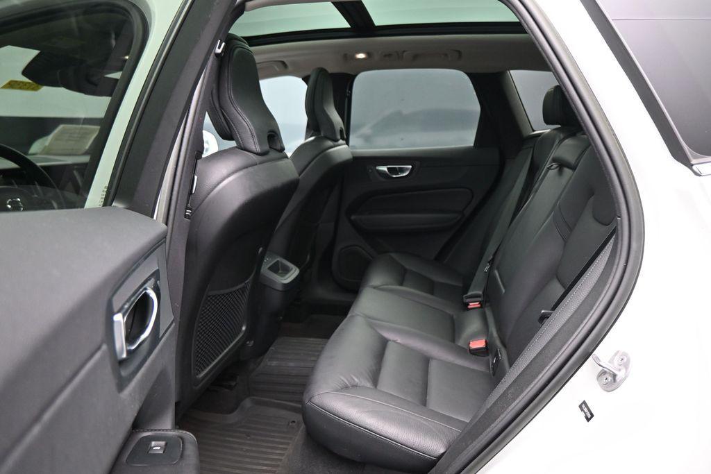 2023 Volvo XC60 B5 PLUS BRIGHT THEME — миниатюра 24