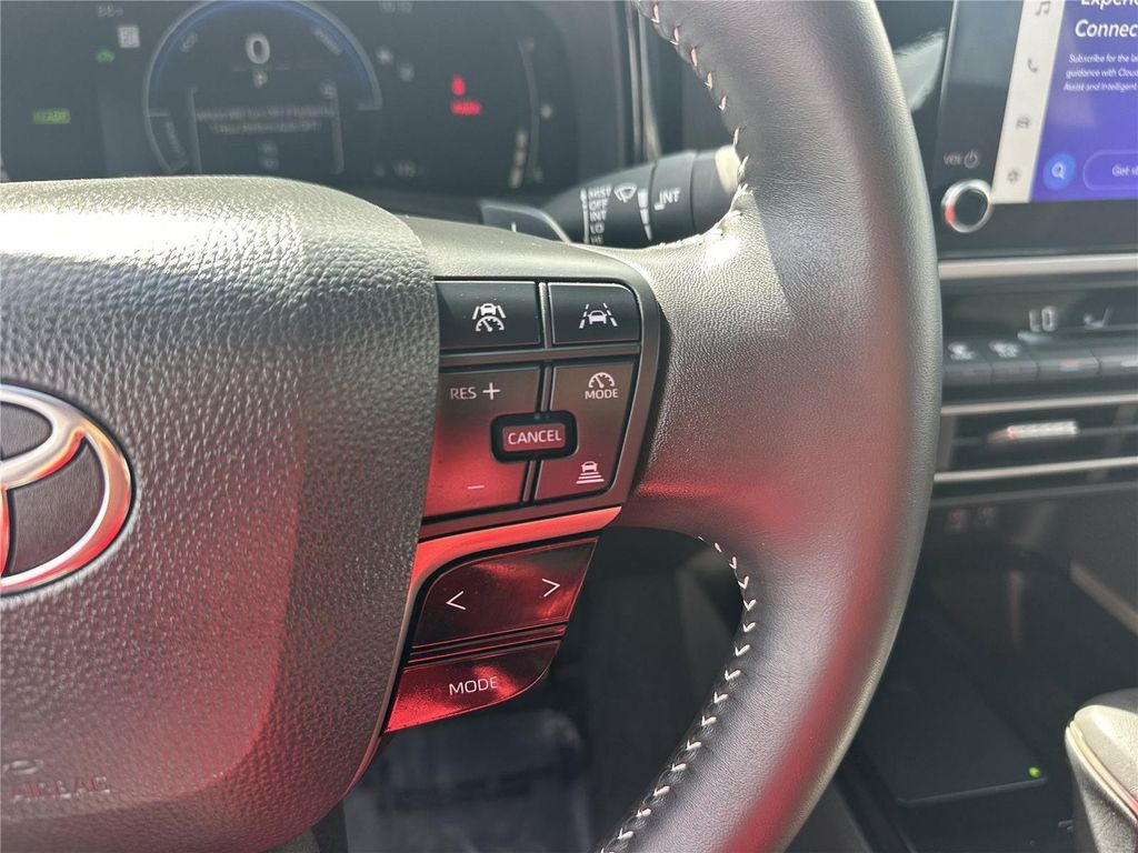 2025 Toyota CAMRY SE thumbnail 11
