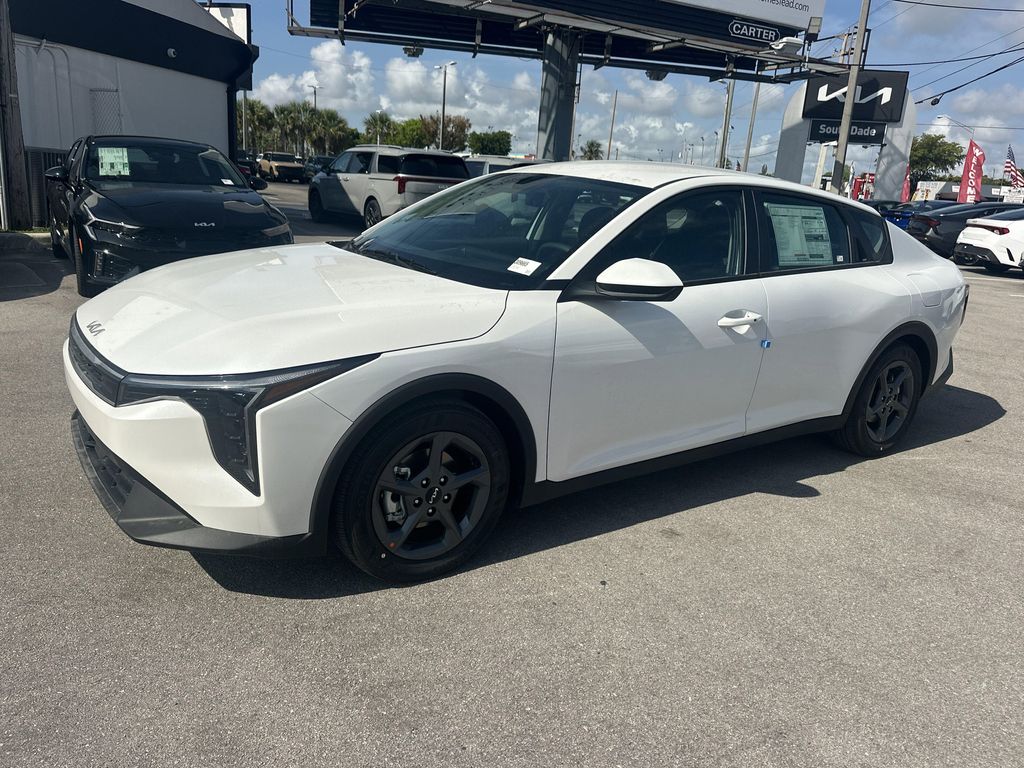 New 2026 Kia K4 LXS