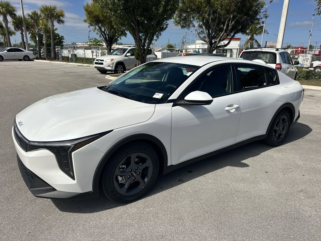 New 2026 Kia K4 LXS