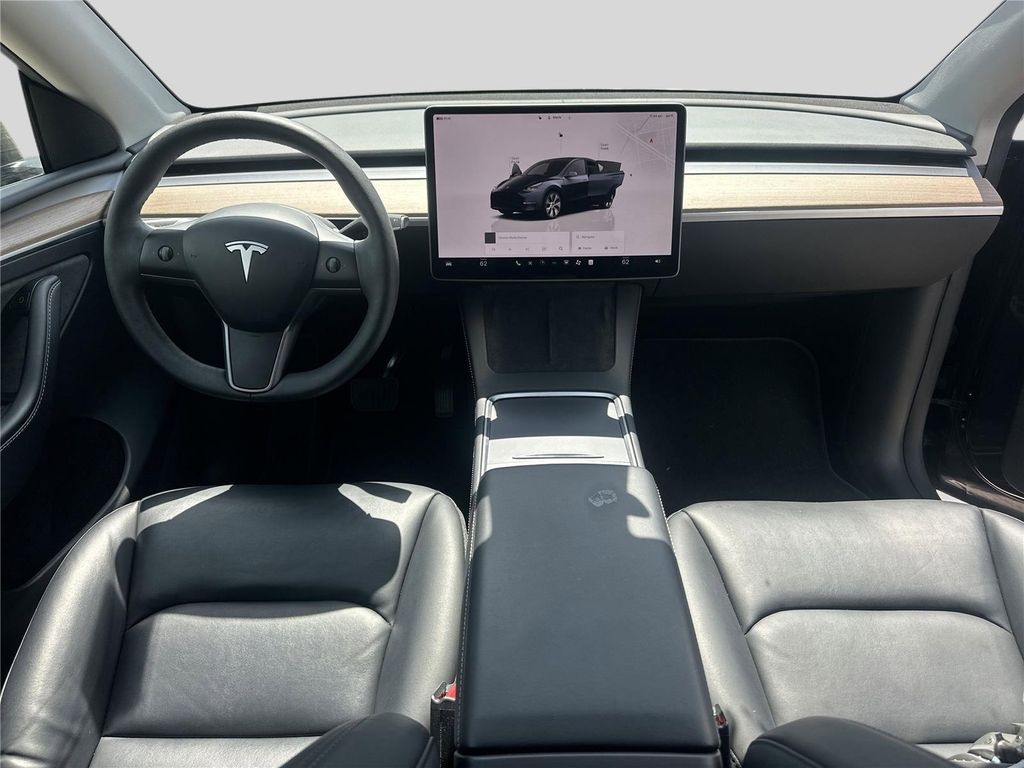 2024 Tesla MODEL Y RWD thumbnail 17