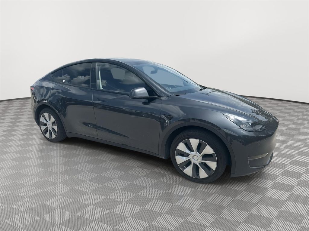 2024 Tesla MODEL Y RWD thumbnail 3