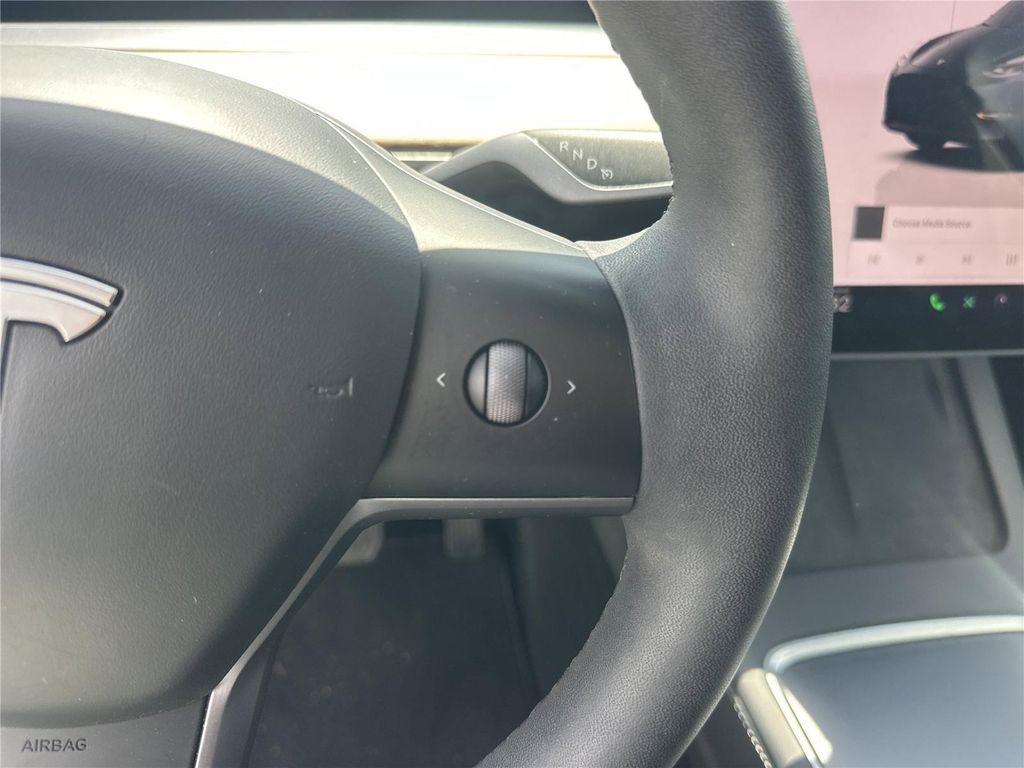 2024 Tesla MODEL Y RWD thumbnail 11