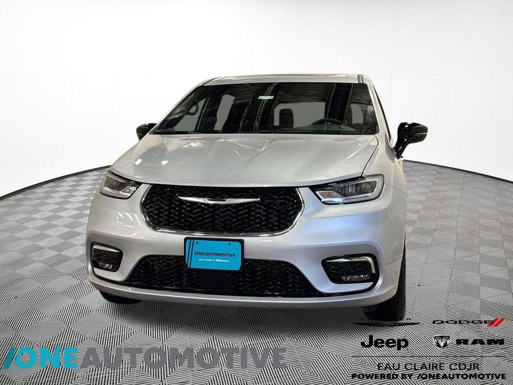 New 2026 Chrysler Pacifica Limited