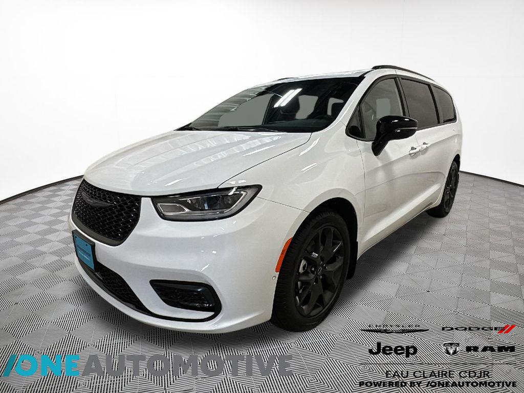 New 2026 Chrysler Pacifica Limited