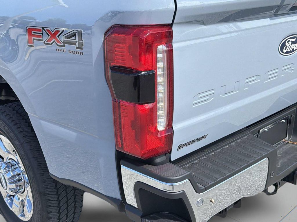 2027 FORD F-250 LARIAT 缩略图 8