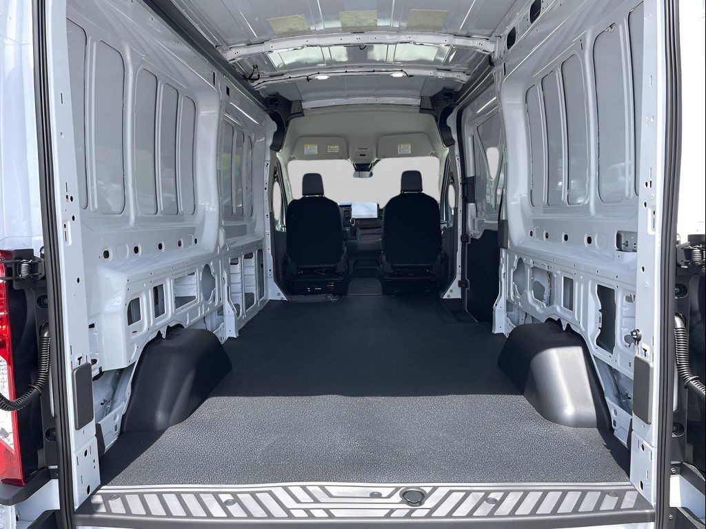 صورة 9 لـ 2026 FORD TRANSIT-250 BASE