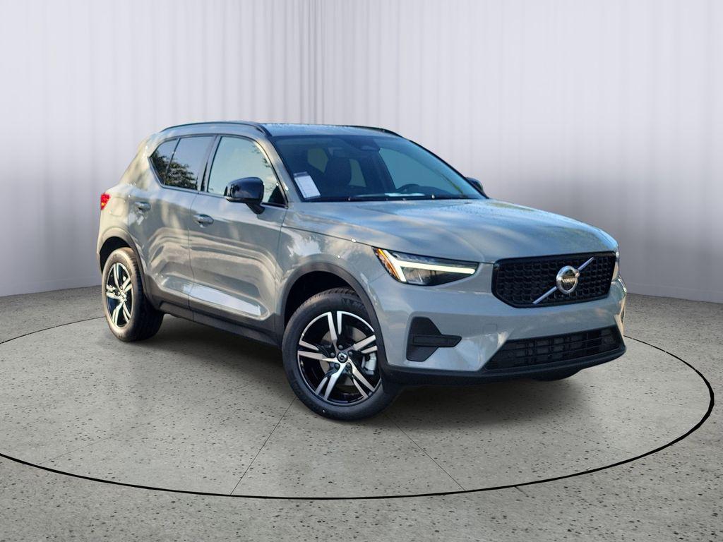 New 2026 Volvo XC40 Core, B5 AWD Gas (mild hybrid), Dark