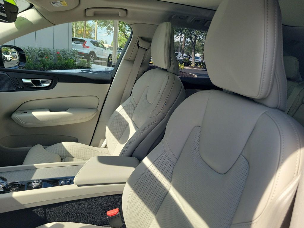 2025 Volvo XC60 PLUG-IN HYBRID ULTRA, T8 AWD ELECTRIC/GASOLIN 缩略图 18