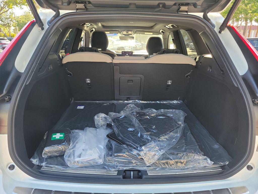 صورة 4 لـ 2026 Volvo XC60 B5 PLUS