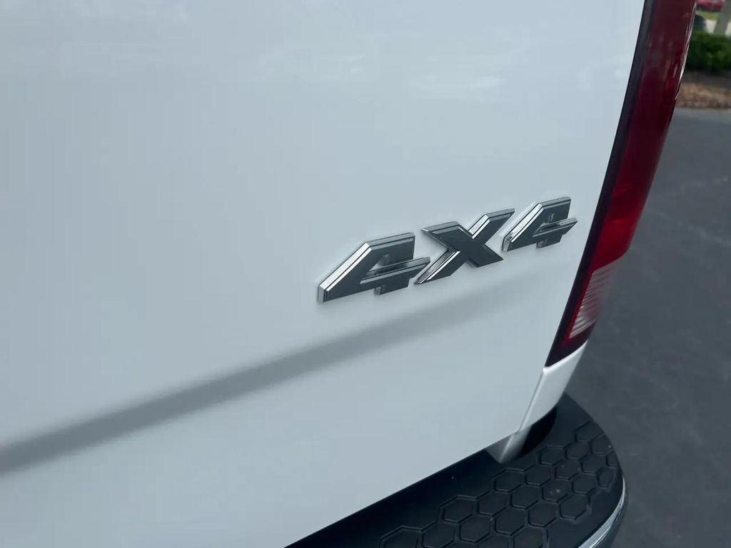 2021 RAM 1500 CLASSIC SLT — миниатюра 29