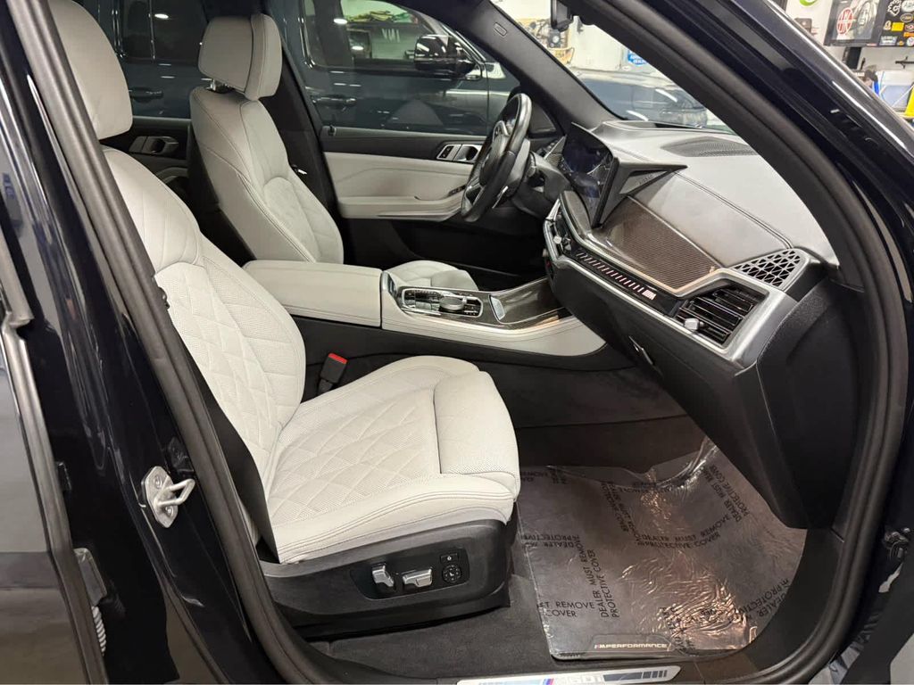 صورة مصغرة 27 لـ 2025 BMW X5 M60I
